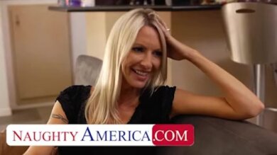 Milf Secretary's Additional Job In Being A Sugarbabe For Boss