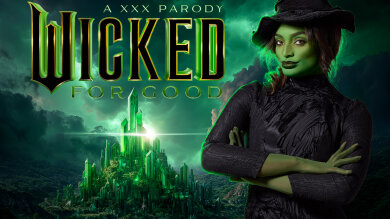 Rhae Woods As Elphaba Puts Spell On You, Especially Designed To Make You Hard Enough For Any Attack